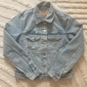 GAP women’s XS light wash denim jacket BNWOT